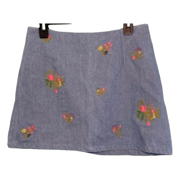Very J Floral Embroidered Jean Skirt Blue Denim Mini Light Wash Hi-Rise L - Picture 2 of 6